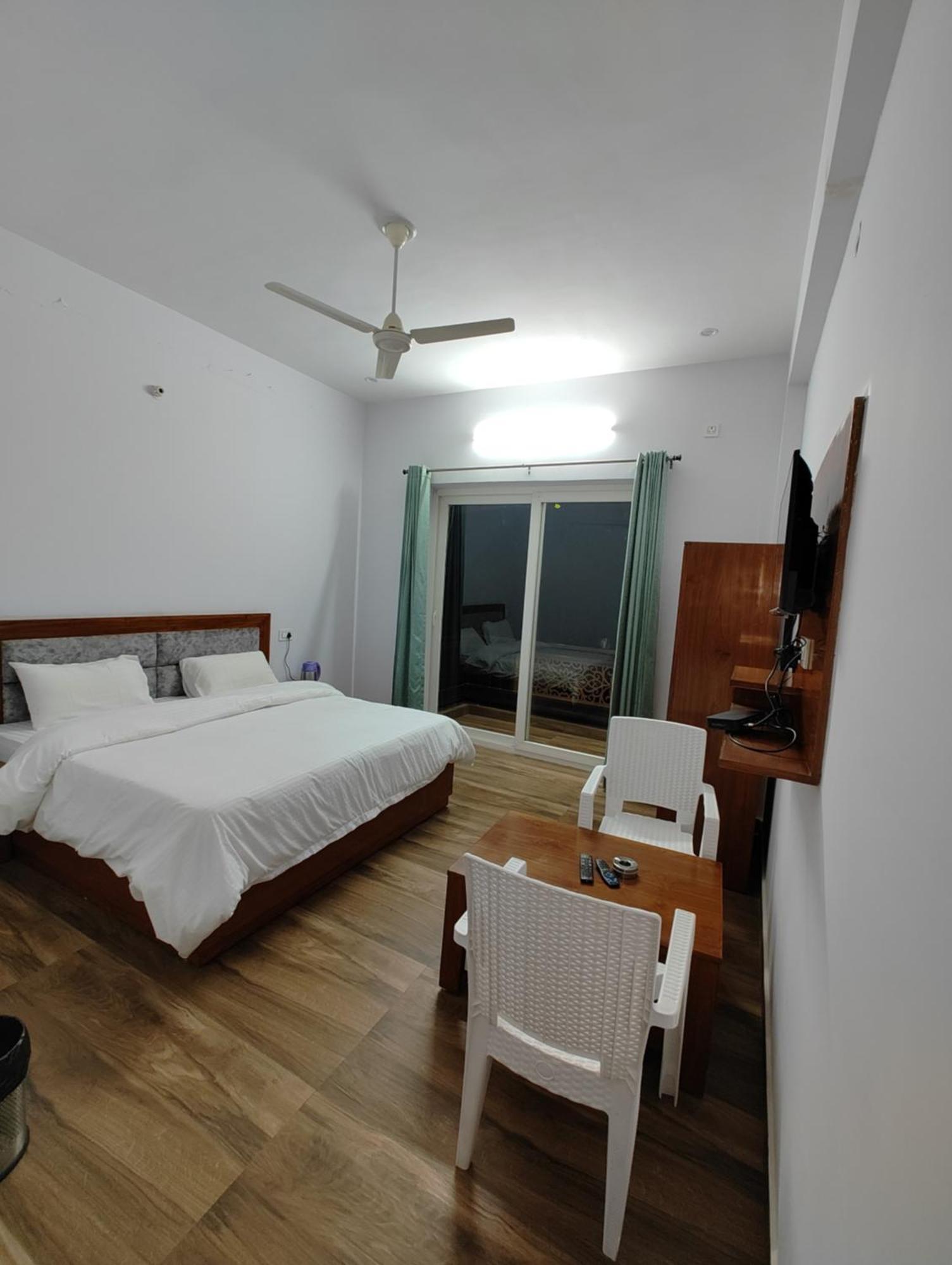 Hotel Anantam Residency Uttarkashi Room photo